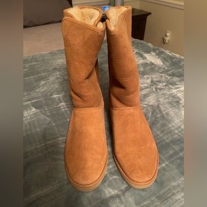 Chestnut Ugg Boots size 10. Like New!